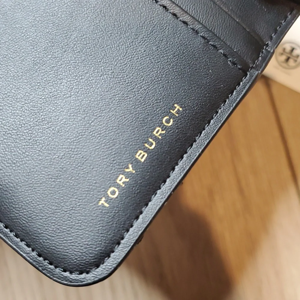 Tory Burch Quilted Willa Medium Wallet - Picture 10 of 10